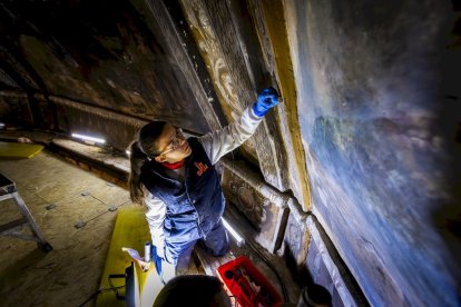 Detalles de los trabajos que están realizando los restauradores