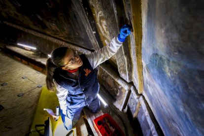 Detalles de los trabajos que están realizando los restauradores