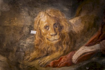 Detalles de los trabajos que están realizando los restauradores