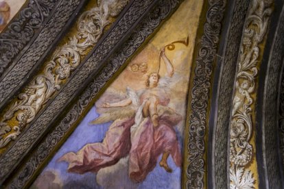 Detalles de los trabajos que están realizando los restauradores