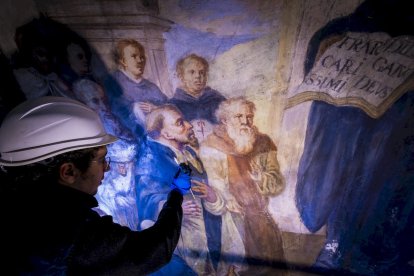 Detalles de los trabajos que están realizando los restauradores