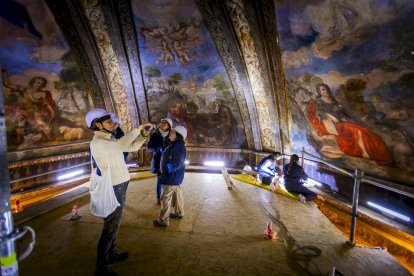 Detalles de los trabajos que están realizando los restauradores