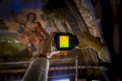 Detalles de los trabajos que están realizando los restauradores