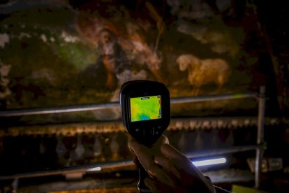 Detalles de los trabajos que están realizando los restauradores