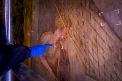 Detalles de los trabajos que están realizando los restauradores