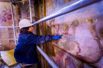 Detalles de los trabajos que están realizando los restauradores