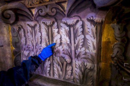 Detalles de los trabajos que están realizando los restauradores