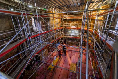 Detalles de los trabajos que están realizando los restauradores