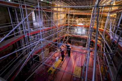 Detalles de los trabajos que están realizando los restauradores