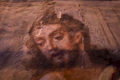 Detalles de los trabajos que están realizando los restauradores