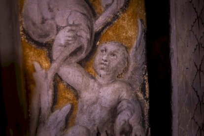 Detalles de los trabajos que están realizando los restauradores