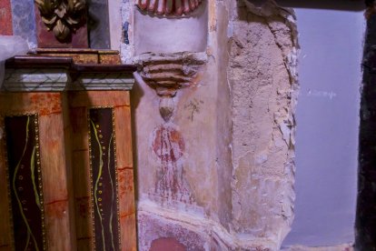 Detalles de los trabajos que están realizando los restauradores