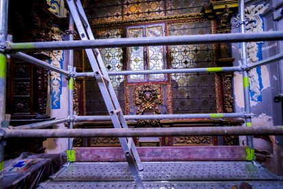 Detalles de los trabajos que están realizando los restauradores