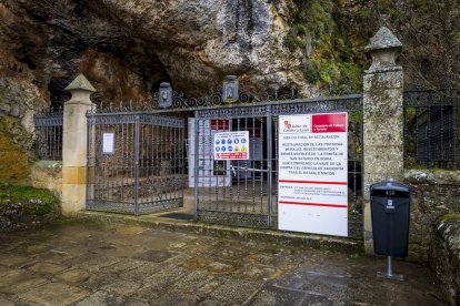 Detalles de los trabajos que están realizando los restauradores