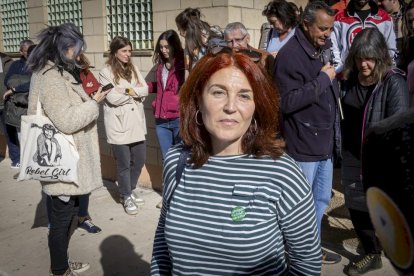 Los docentes se 'encadenan' para pedir a la Junta que pague los gastos de los centros escolares