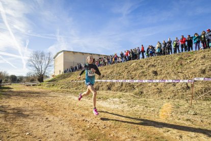 Mañana de atletismo infantil y juvenil que computa para los Juegos Escolares