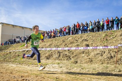 Mañana de atletismo infantil y juvenil que computa para los Juegos Escolares