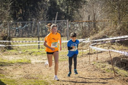 Mañana de atletismo infantil y juvenil que computa para los Juegos Escolares