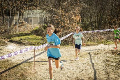 Mañana de atletismo infantil y juvenil que computa para los Juegos Escolares