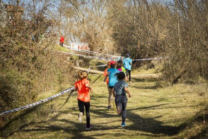 Mañana de atletismo infantil y juvenil que computa para los Juegos Escolares