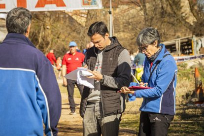 Mañana de atletismo infantil y juvenil que computa para los Juegos Escolares