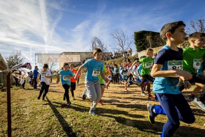 Mañana de atletismo infantil y juvenil que computa para los Juegos Escolares
