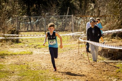Mañana de atletismo infantil y juvenil que computa para los Juegos Escolares