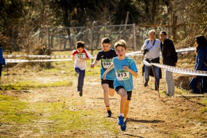 Mañana de atletismo infantil y juvenil que computa para los Juegos Escolares