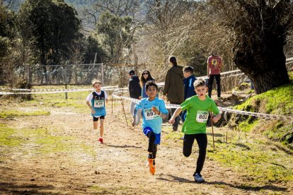 Mañana de atletismo infantil y juvenil que computa para los Juegos Escolares