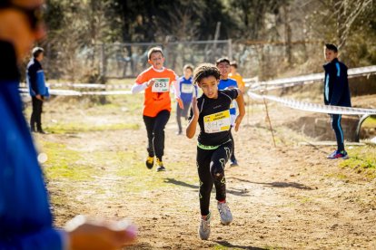 Mañana de atletismo infantil y juvenil que computa para los Juegos Escolares