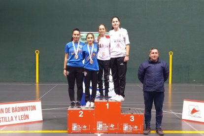 Isabel Corchón y Carmen Gómez.