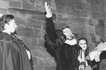 Jesús Bárez dando el pregón de carnaval en 1987