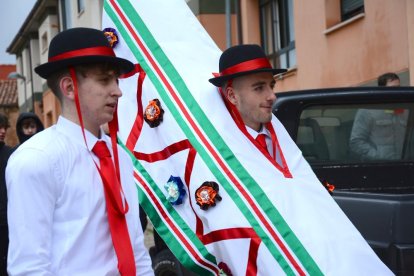 La Barrosa volvió a tocar a la puerta de los vecinos de Abejar en este 2024 antes de su muerte ritual en un acto emblemático de los carnavales en Soria.
