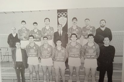 El Padre Sebas en la fila de arriba el primero por la izquierda.