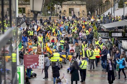 Los niños se manifestaron con tractores de juguete en apoyo a la agricultura