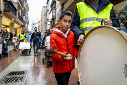 Los niños se manifestaron con tractores de juguete en apoyo a la agricultura