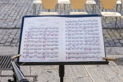 Flores y música a los 85 años del fallecimiento del poeta