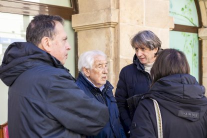 Flores y música a los 85 años del fallecimiento del poeta