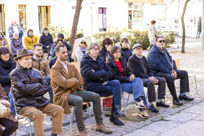 Flores y música a los 85 años del fallecimiento del poeta