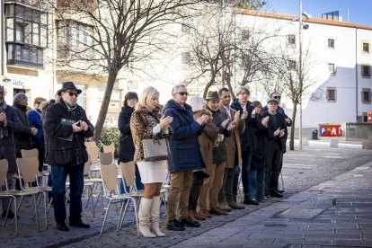 Flores y música a los 85 años del fallecimiento del poeta