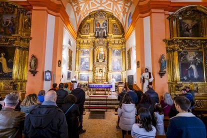 La imagen fue presentada en la Iglesia del Carmen en una ceremonia religiosa