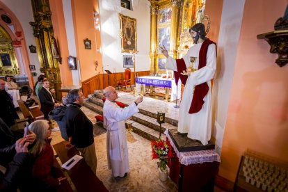 La imagen fue presentada en la Iglesia del Carmen en una ceremonia religiosa