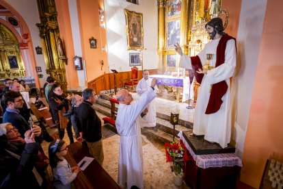 La imagen fue presentada en la Iglesia del Carmen en una ceremonia religiosa