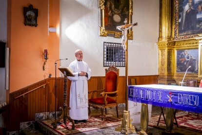 La imagen fue presentada en la Iglesia del Carmen en una ceremonia religiosa