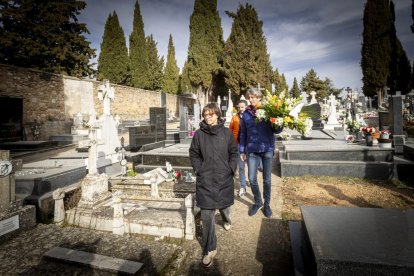 Ofrendas florales y poemas para recordar