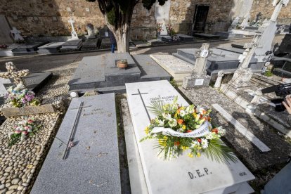 Ofrendas florales y poemas para recordar