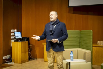Los futuros alumnos de la Universidad eligen sus estudios