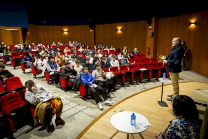 Los futuros alumnos de la Universidad eligen sus estudios