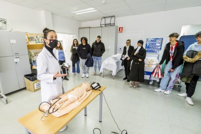 Los futuros alumnos de la Universidad eligen sus estudios