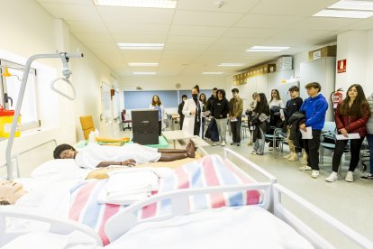 Los futuros alumnos de la Universidad eligen sus estudios